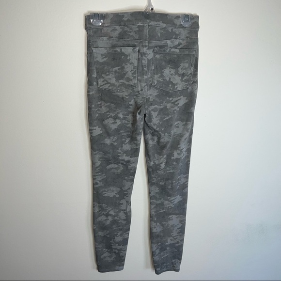 SPANX Women’s Jeanish Camo Leggings Size Small (2-4) Stone Wash Camo - Picture 8 of 11